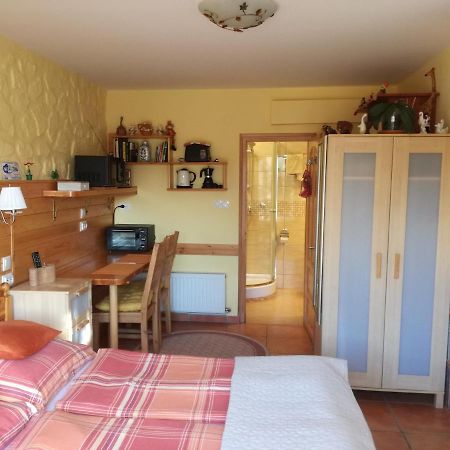 Virág Apartmanház Sopron Exterior foto
